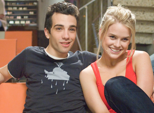 Kirk (Jay Baruchel) kann kaum fassen, dass Traumfrau Molly (Alice Eve) tatsächlich in ihn verliebt ist! Bild: Sender