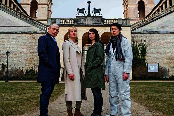 Michael Lott (Bernhard Henschel); Katrin Jaehne (Sophie Pohlmann); Caroline Erikson (Luna Kunath); Yung Ngo (Thomas Brandner). Bild: Sender