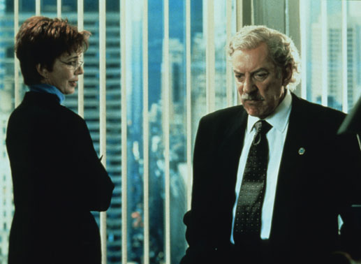 Donald Sutherland hat Handlungsbedarf. Bild: Sender