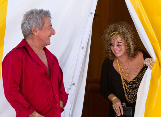 Auch, wenn sich Roz (Barbra Streisand) und Bernie (Dustin Hoffman) im Alltag nur selten sehen, sind sie sich bei wichtigen Entscheidungen einig ... Bild: Sender/Universal