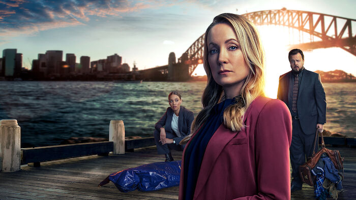 North Shore - Tod in Sydney: Meg (Kirsty Sturgess), Abigail (Joanne Froggatt), Max (John Bradley). Bild: Sender / ZDF und ITV Studios / Feedmee [M]. 