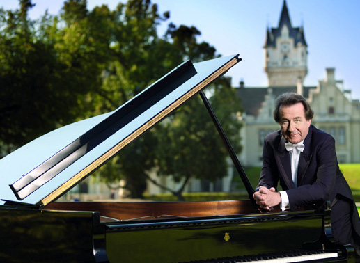 Gastgeber ist Rudolf Buchbinder. Bild: ORF/Schloss Grafenegg/Andreas Hofer