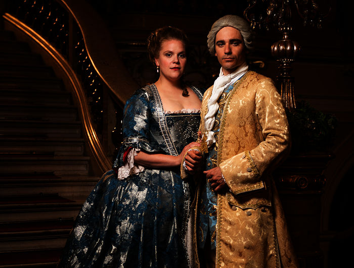 Stefanie Reinsperger (Maria Theresia), Vojtěch Kotek (Franz Stephan). Bild: Sender / ORF / MR Film / Czech Television / Lukáš Oujeský
